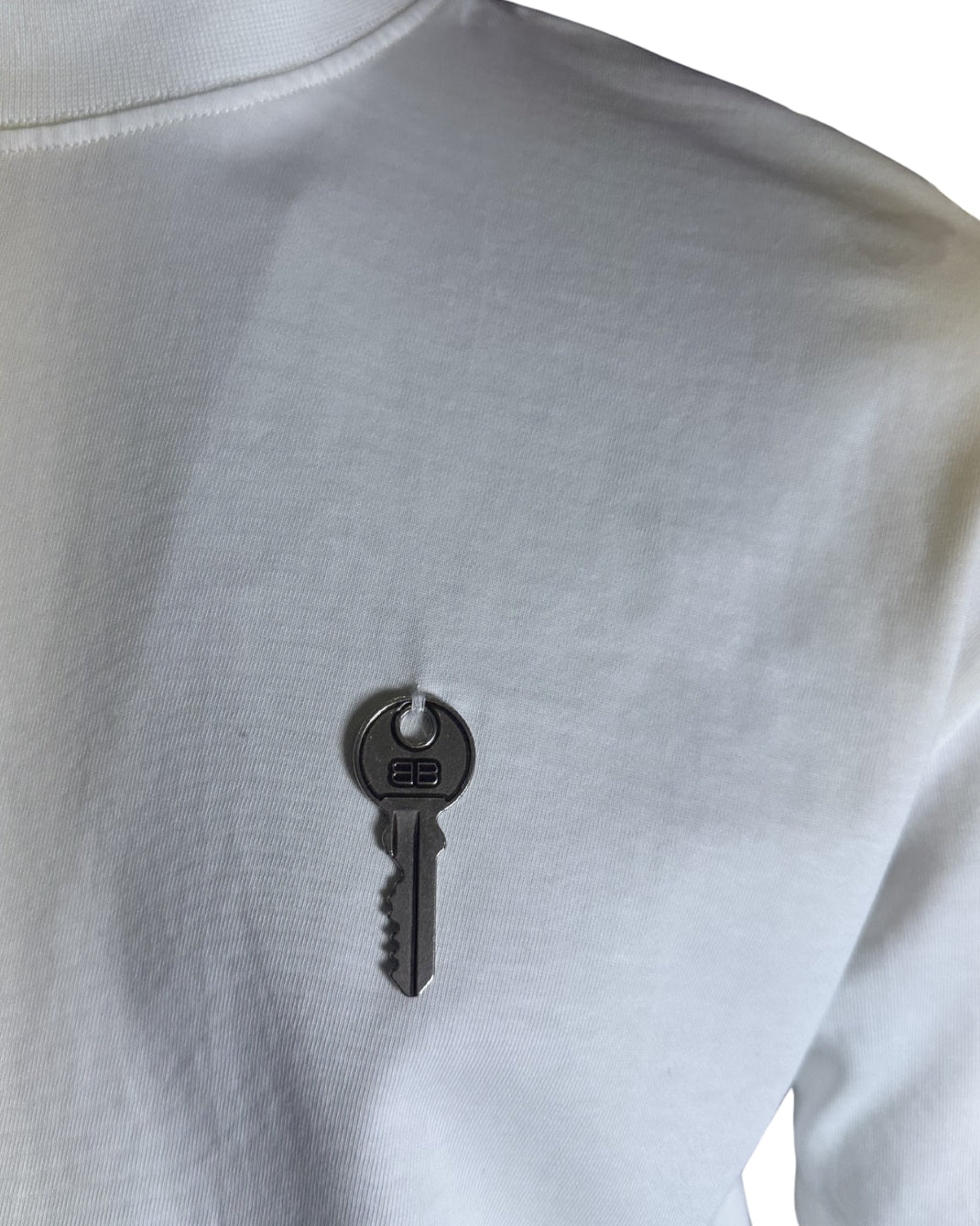 WHITE T-SHIRT