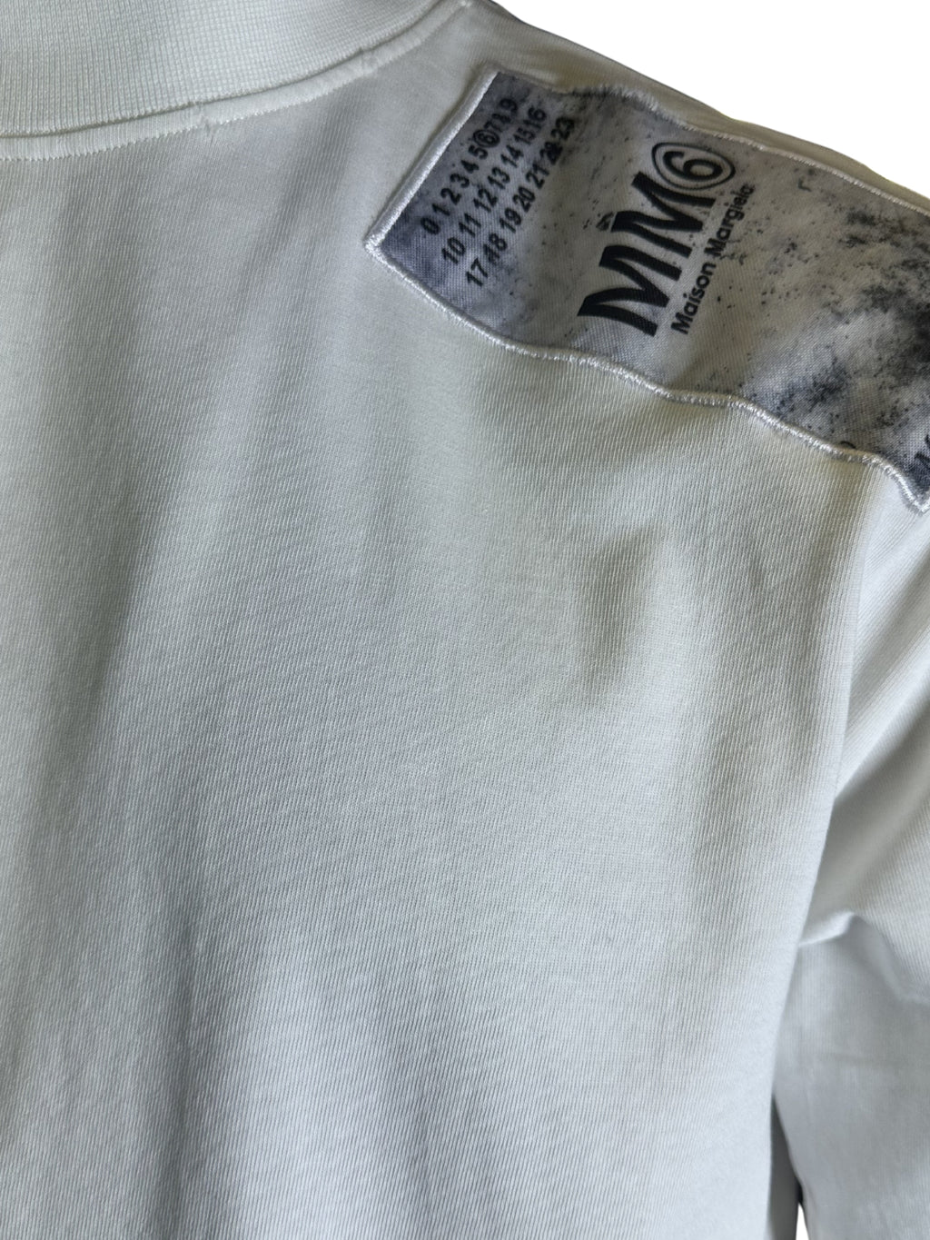 WHITE T-SHIRT