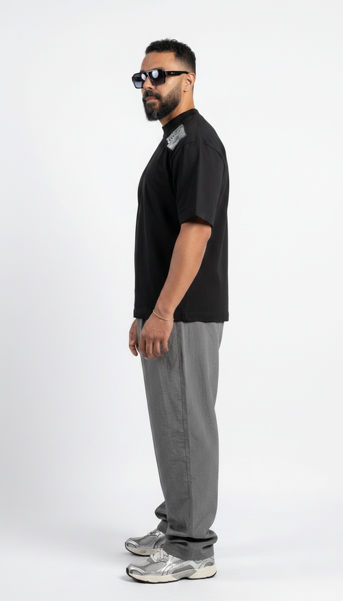 BLACK T-SHIRT