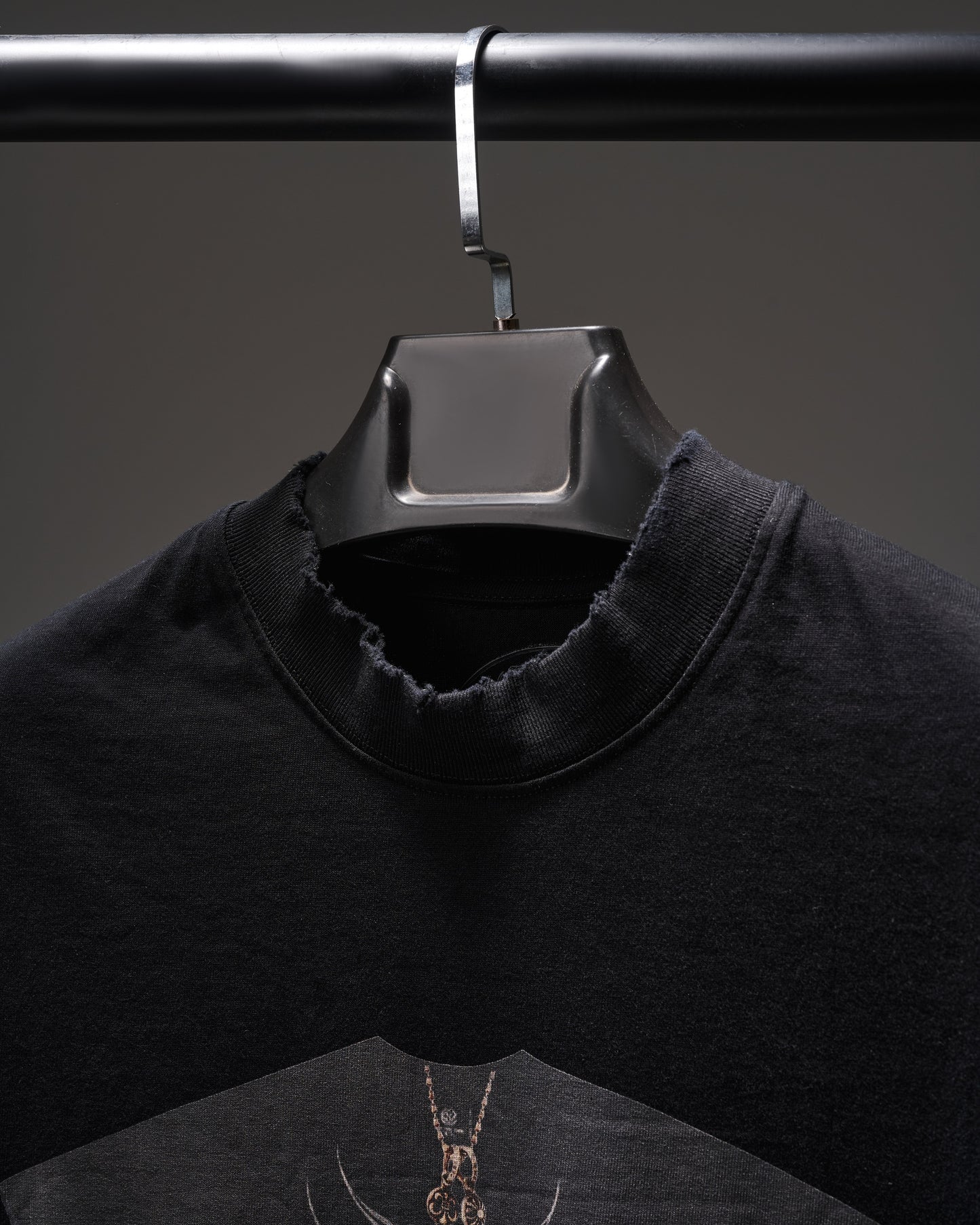 Black T-SHIRT